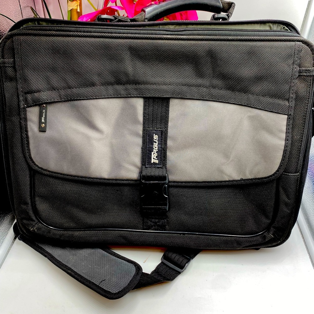 Targus Black 17 Inch Laptop Bag Case Travel Roller Carryon